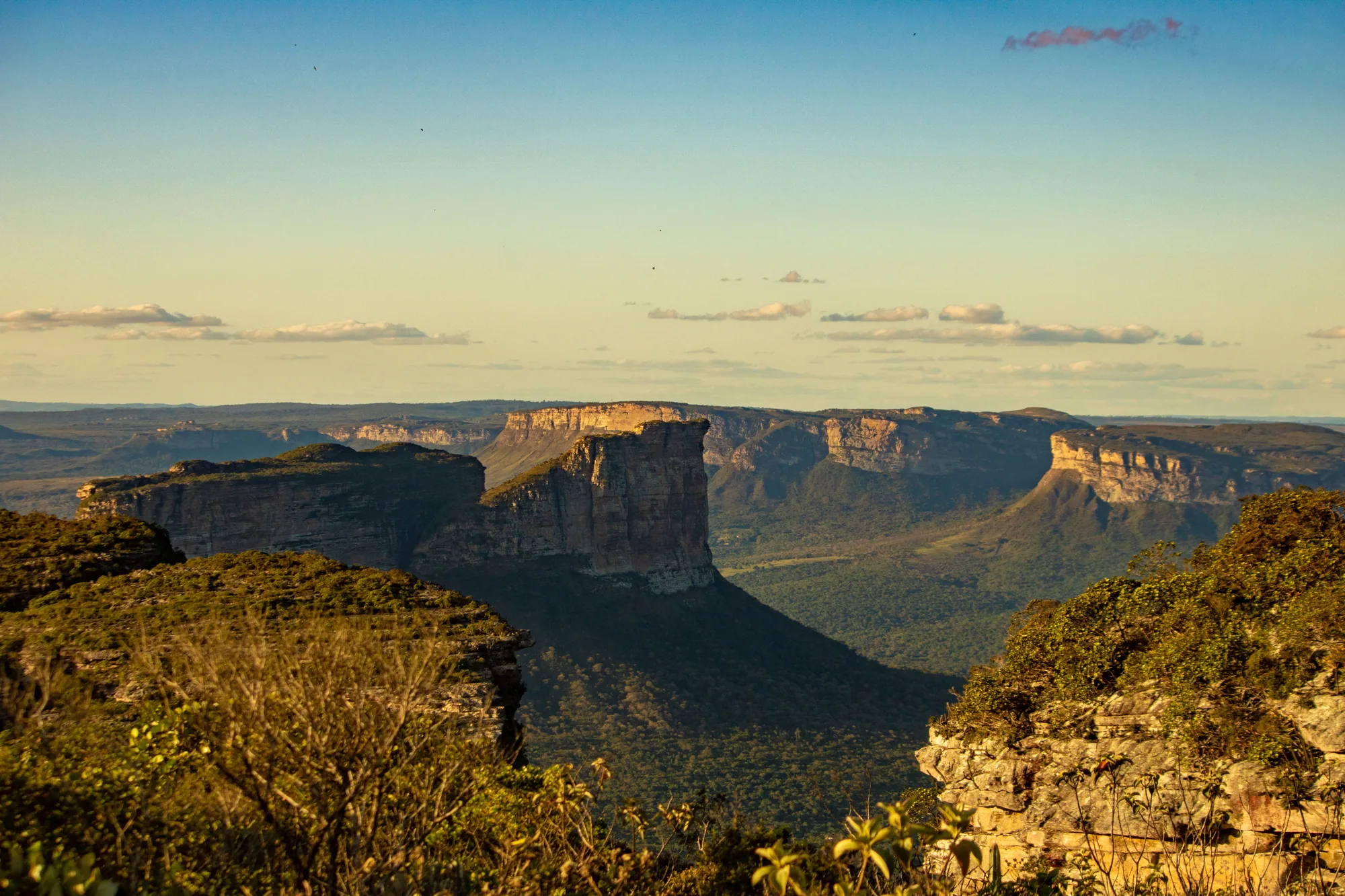 Vales e paredões rochosos da Chapada Diamantina